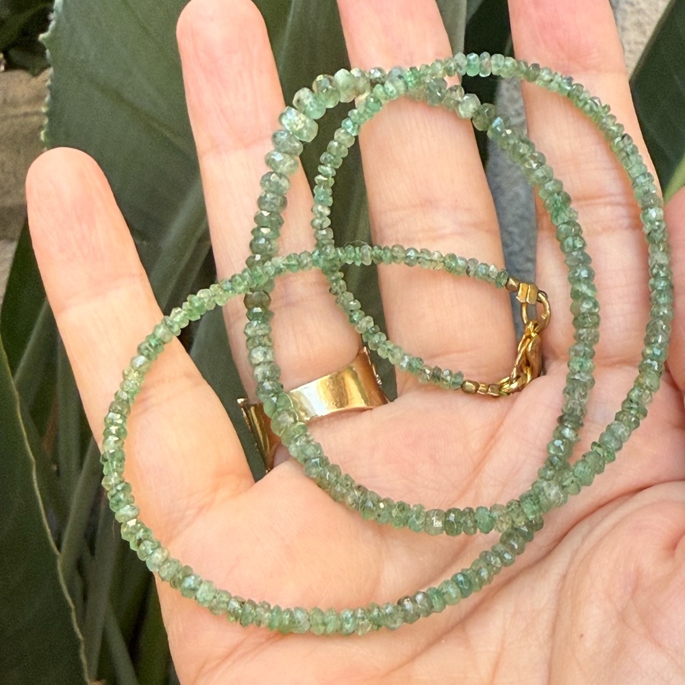 Faceted natural emerald bead necklace - Picture 5 of 14